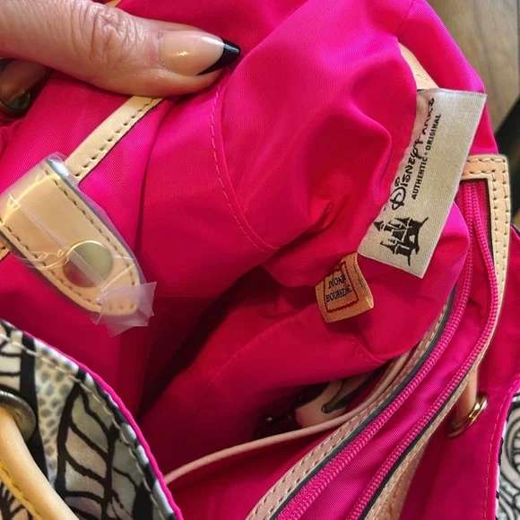 ❤️Wow, Super Rare.. Disney Dooney & Bourke Cruise line Nylon Backpack - Picture 9 of 16